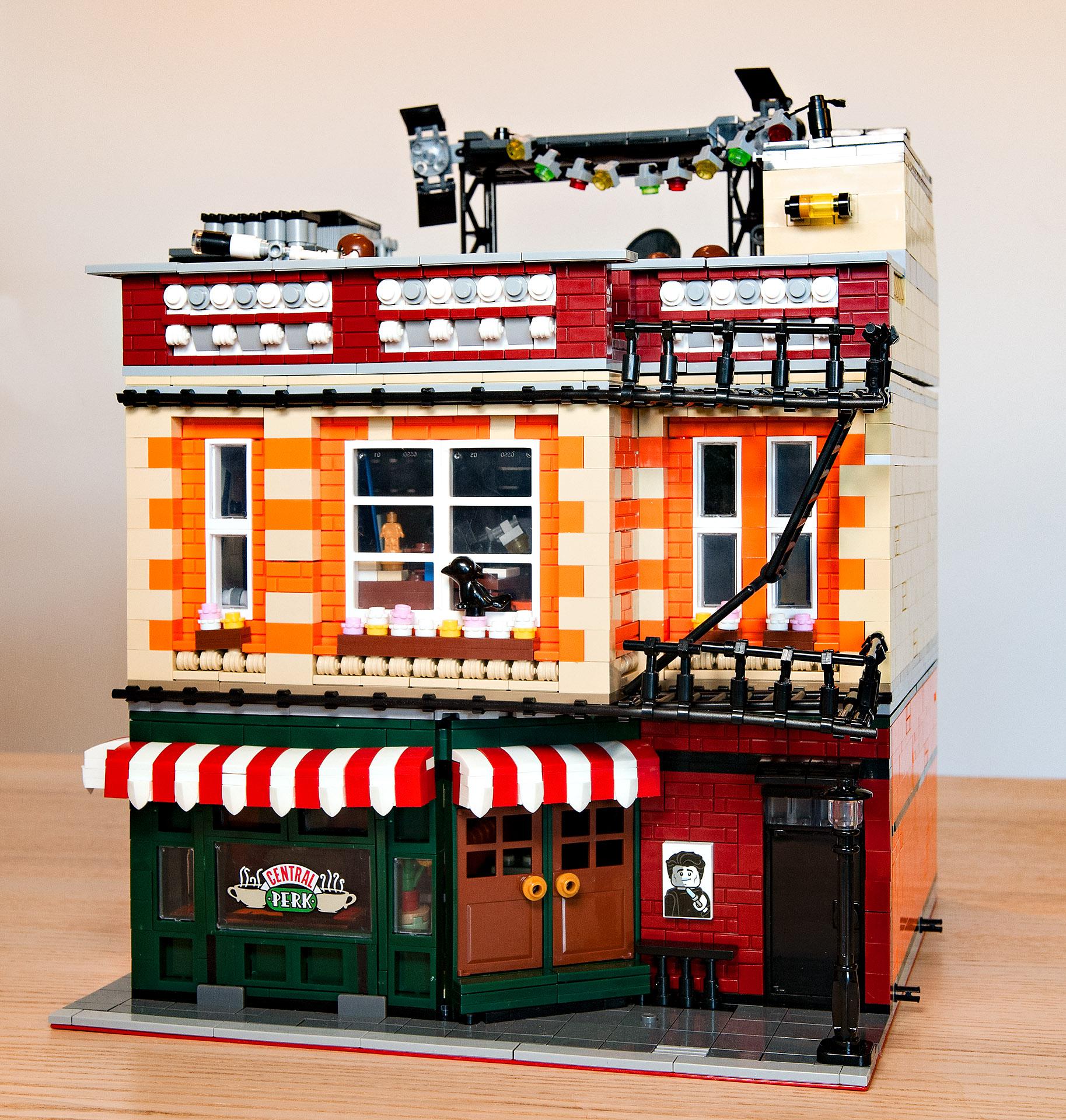 The Friendship Apartment 4638PCS